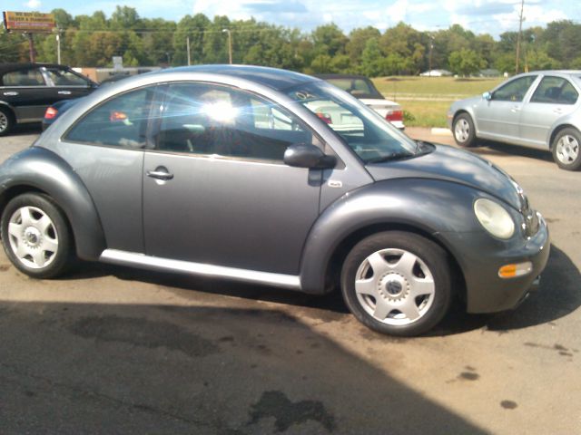 Volkswagen New Beetle 2002 photo 2