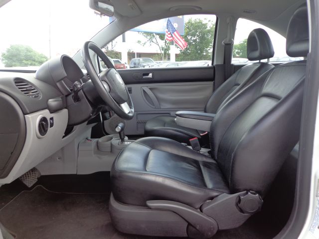 Volkswagen New Beetle 2002 photo 12