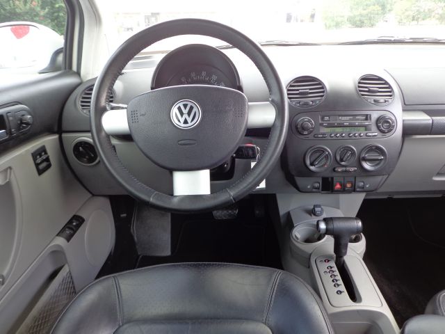 Volkswagen New Beetle 2002 photo 18
