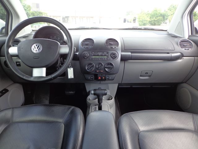 Volkswagen New Beetle 2002 photo 21