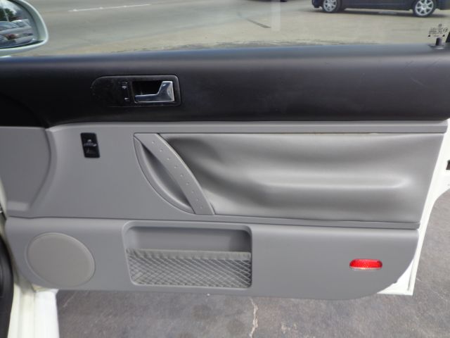 Volkswagen New Beetle 2002 photo 4