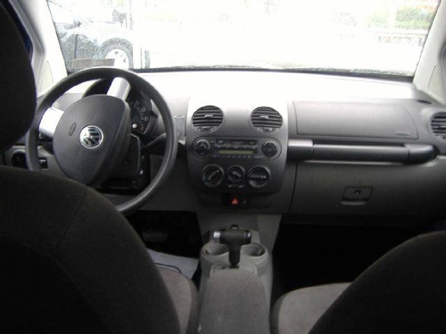 Volkswagen New Beetle 2002 photo 1
