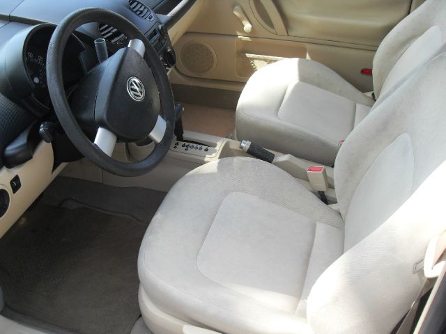 Volkswagen New Beetle 2002 photo 2