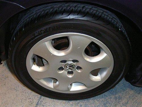 Volkswagen New Beetle 2002 photo 1