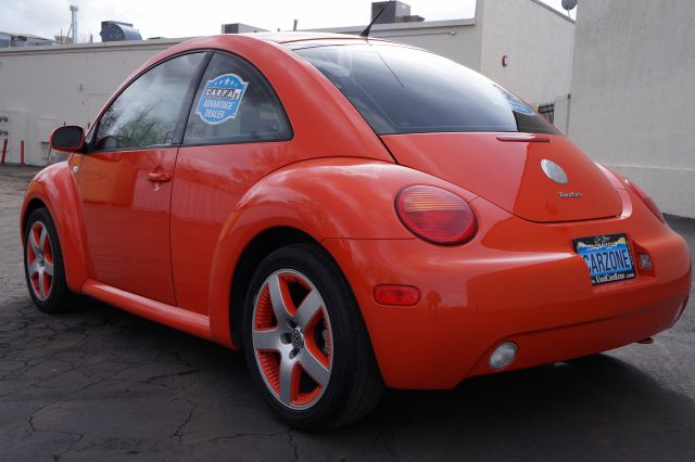 Volkswagen New Beetle 2002 photo 1