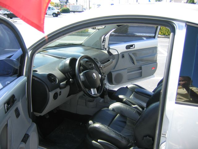 Volkswagen New Beetle 2002 photo 2