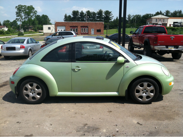 Volkswagen New Beetle 2002 photo 2