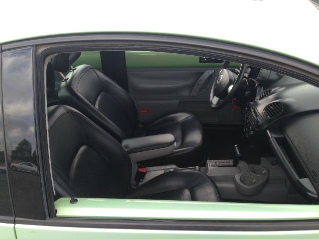 Volkswagen New Beetle 2002 photo 2