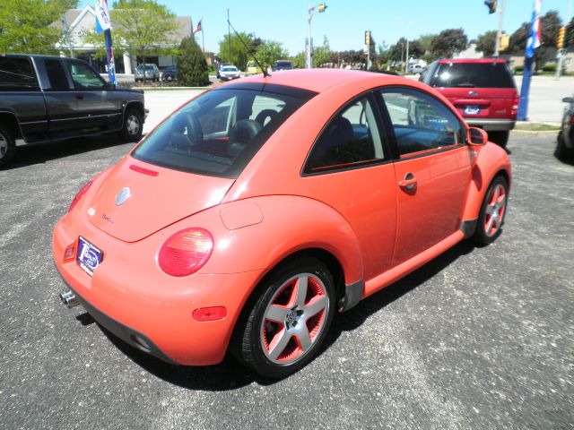 Volkswagen New Beetle 2002 photo 1