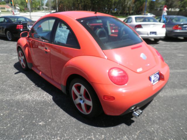 Volkswagen New Beetle 2002 photo 2