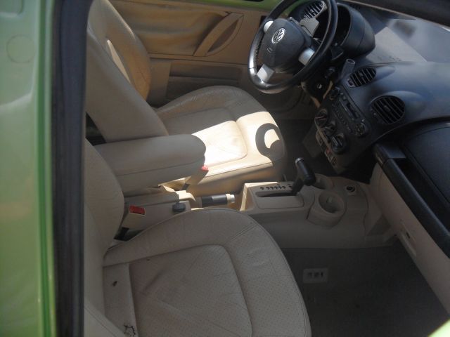 Volkswagen New Beetle 2002 photo 1