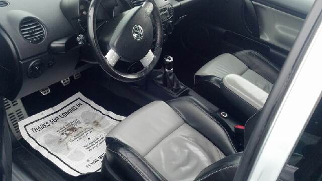 Volkswagen New Beetle 24K Hatchback