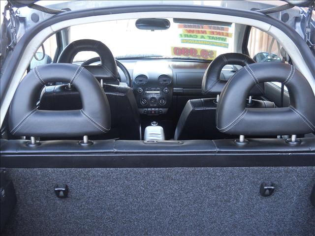 Volkswagen New Beetle 2002 photo 2