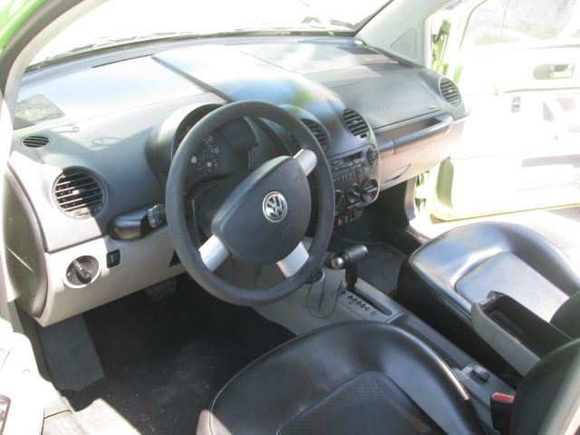 Volkswagen New Beetle 2002 photo 1