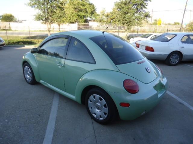 Volkswagen New Beetle 2002 photo 1