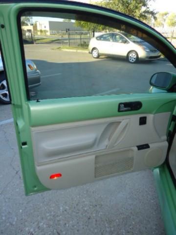 Volkswagen New Beetle 2002 photo 4