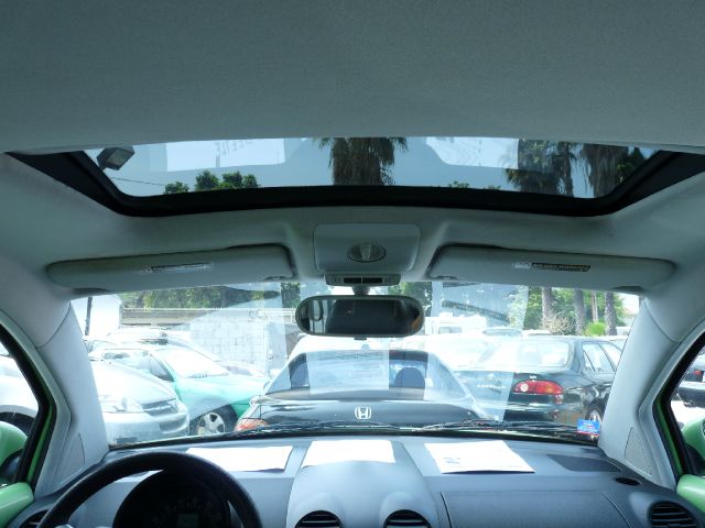 Volkswagen New Beetle 2002 photo 1