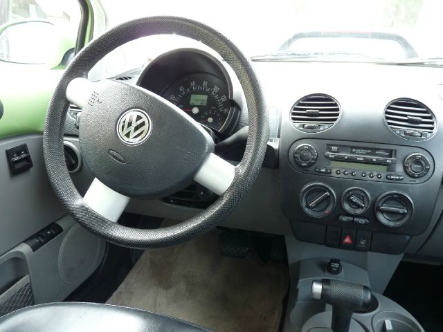 Volkswagen New Beetle 2002 photo 14
