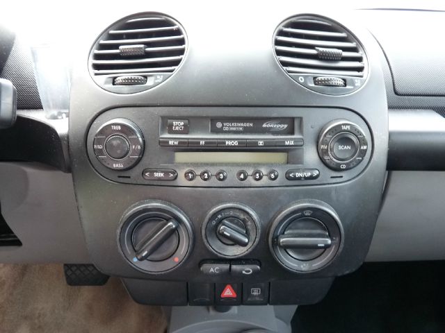 Volkswagen New Beetle 2002 photo 15