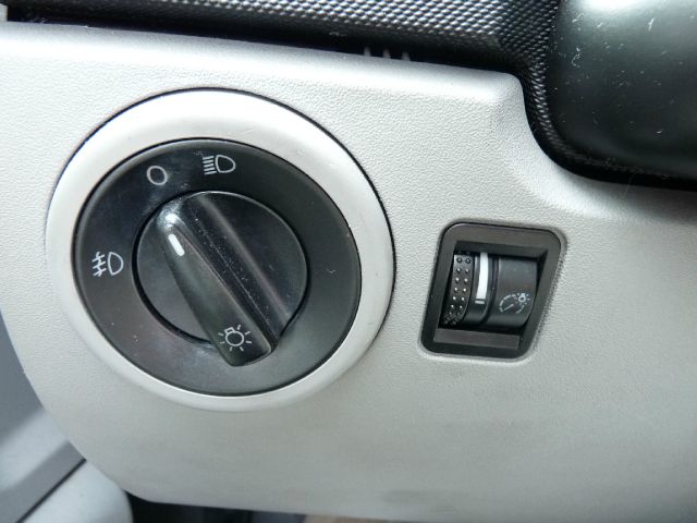 Volkswagen New Beetle 2002 photo 4