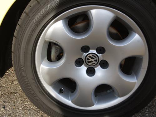 Volkswagen New Beetle 2002 photo 1