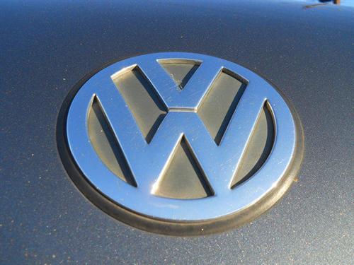 Volkswagen New Beetle FWD 4dr Sport Other