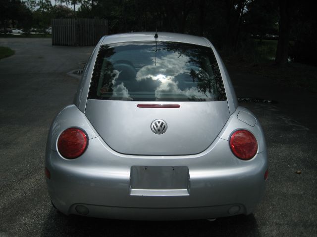 Volkswagen New Beetle 2002 photo 2