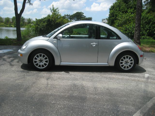 Volkswagen New Beetle 2002 photo 3