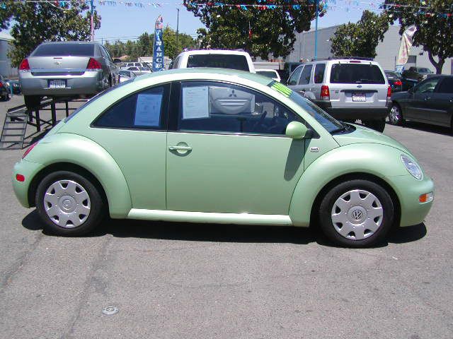 Volkswagen New Beetle 2002 photo 1