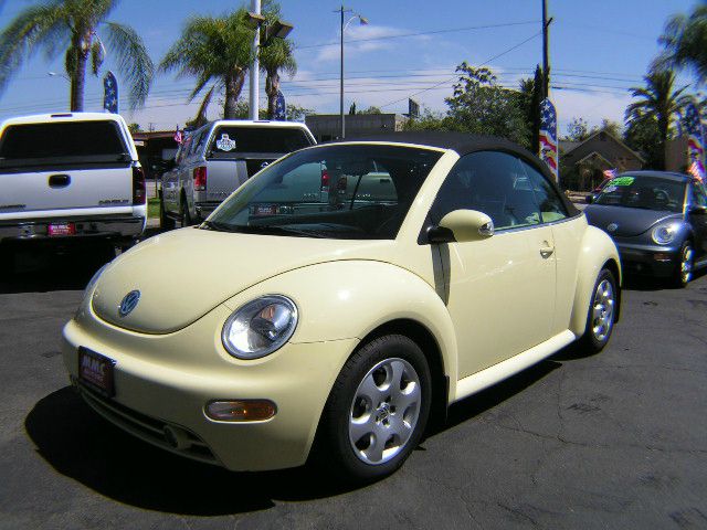 Volkswagen New Beetle 2003 photo 1