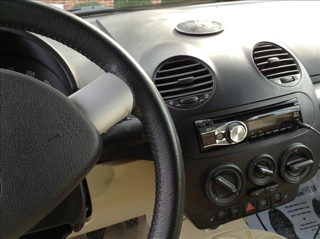 Volkswagen New Beetle 2003 photo 1