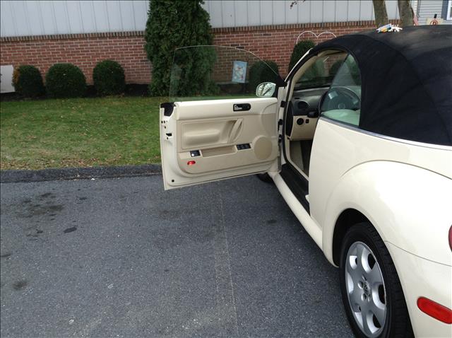 Volkswagen New Beetle 2003 photo 3