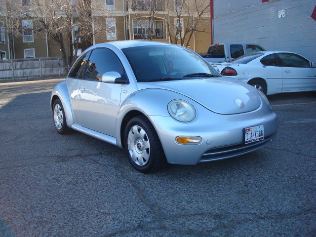 Volkswagen New Beetle 2003 photo 1