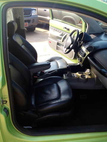 Volkswagen New Beetle 2003 photo 1