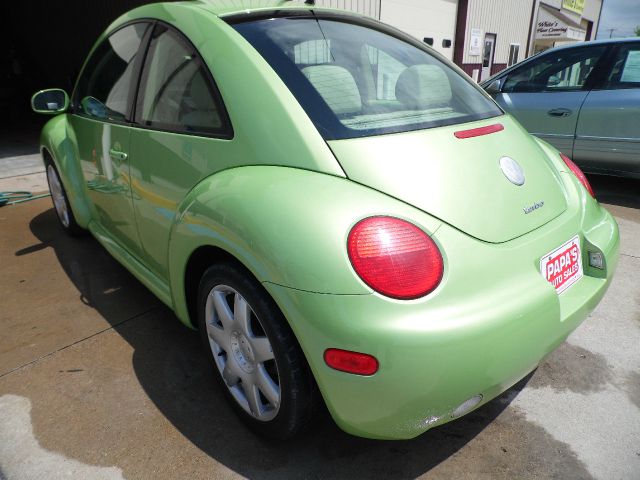 Volkswagen New Beetle SEL Chrome Wheels/front Wheel Drive Hatchback