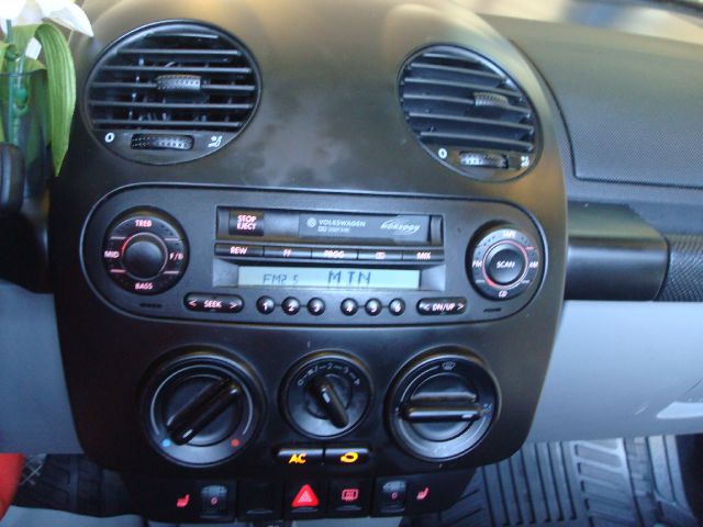 Volkswagen New Beetle 2003 photo 3