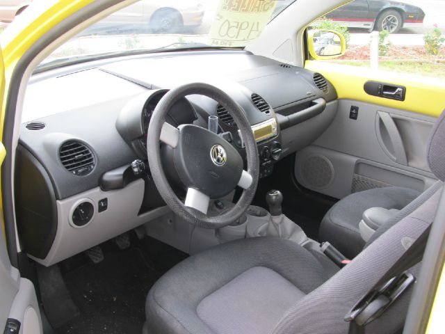 Volkswagen New Beetle 2003 photo 1