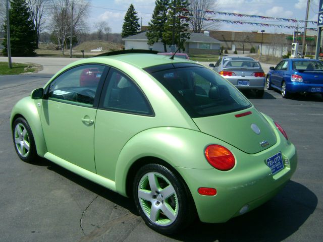 Volkswagen New Beetle 2003 photo 1