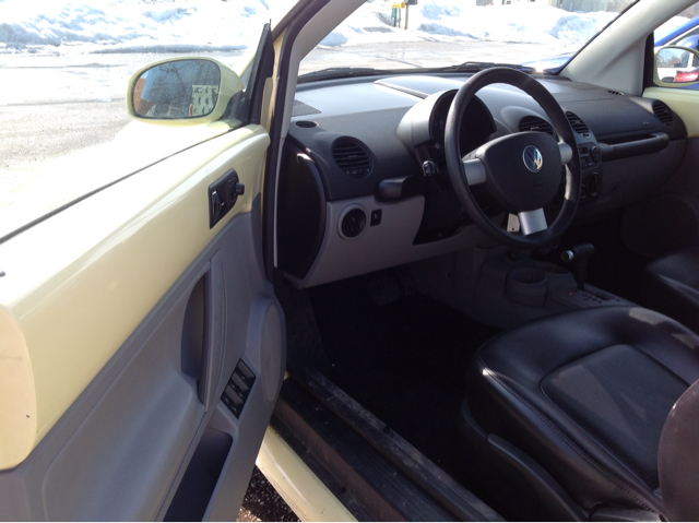 Volkswagen New Beetle 2003 photo 1