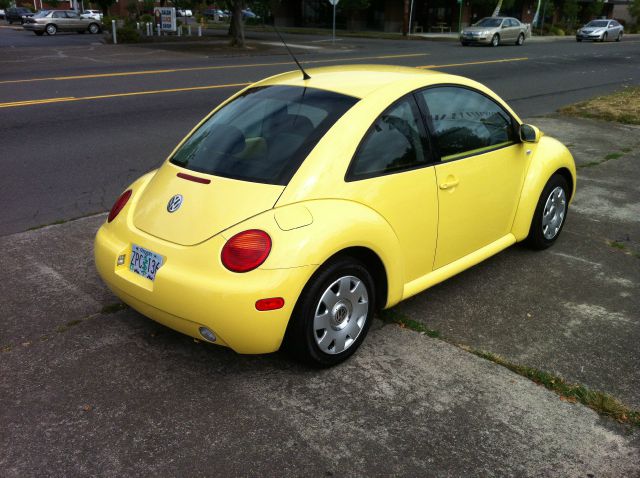 Volkswagen New Beetle 2003 photo 2