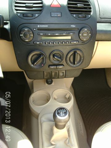 Volkswagen New Beetle 2004 photo 8