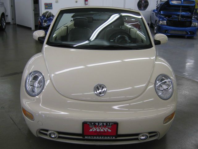 Volkswagen New Beetle 2004 photo 1