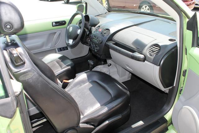 Volkswagen New Beetle 2004 photo 1