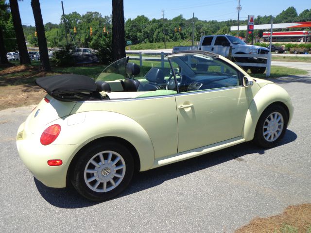 Volkswagen New Beetle 2004 photo 1