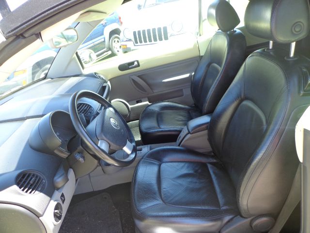 Volkswagen New Beetle 2004 photo 12
