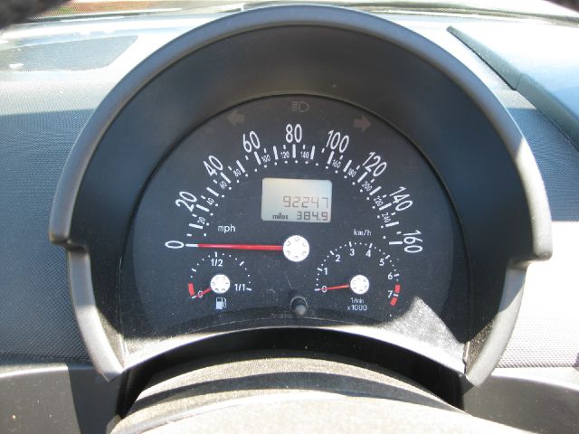 Volkswagen New Beetle 2004 photo 1