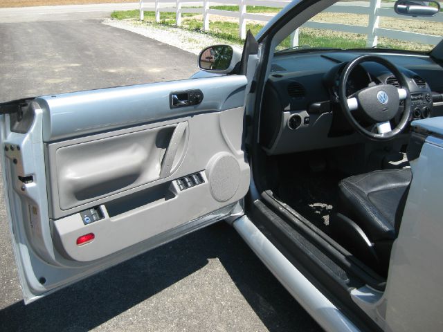 Volkswagen New Beetle 2004 photo 12