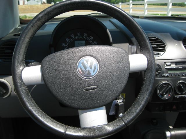 Volkswagen New Beetle 2004 photo 6
