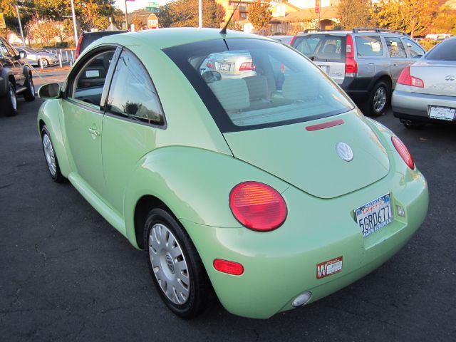 Volkswagen New Beetle 2004 photo 0