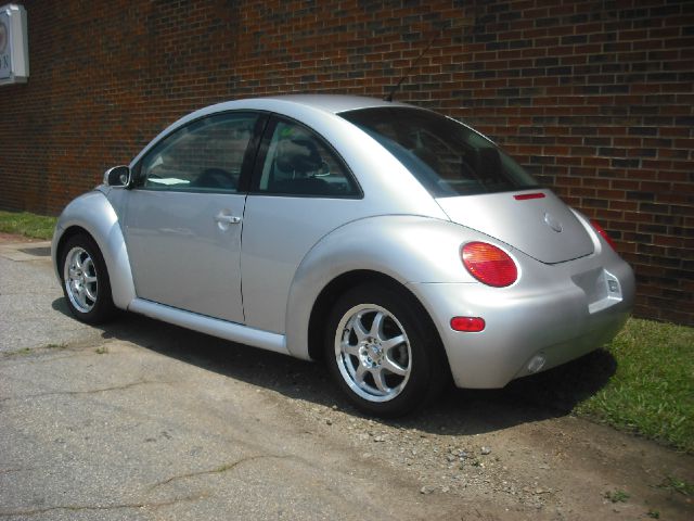 Volkswagen New Beetle 2004 photo 1